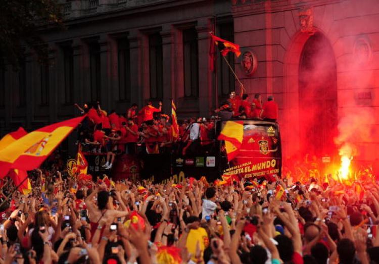 <a><img src="https://www.theepochtimes.com/assets/uploads/2015/09/102836103.jpg" alt="Crowds cheer for the Spanish team as they travel in an open bus as part of the FIFA 2010 World Cup victory parade in Plaza Cibeles on July 12 in Madrid, Spain.   (Denis Doyle/Getty Images)" title="Crowds cheer for the Spanish team as they travel in an open bus as part of the FIFA 2010 World Cup victory parade in Plaza Cibeles on July 12 in Madrid, Spain.   (Denis Doyle/Getty Images)" width="320" class="size-medium wp-image-1817361"/></a>