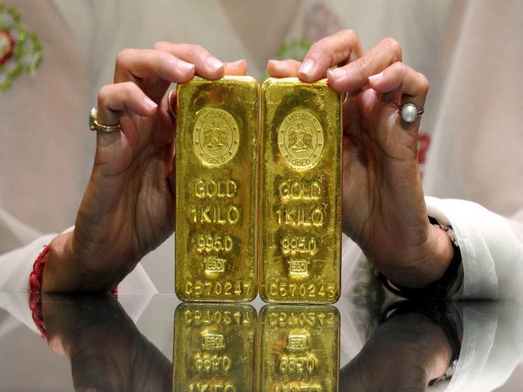 <a><img src="https://www.theepochtimes.com/assets/uploads/2015/09/102846218-gold.jpg" alt="TARNISHED? An Indian saleswoman holds two bars of 24 carat gold, weighing a kilogram each, at Forever Precious Jewellery and Diamonds Ltd. in Ahmedabad on May 14, 2010. Prices for gold have come down in recent weeks as more investors are putting money into stocks.(Sam Panthaky/AFP/Getty Images)" title="TARNISHED? An Indian saleswoman holds two bars of 24 carat gold, weighing a kilogram each, at Forever Precious Jewellery and Diamonds Ltd. in Ahmedabad on May 14, 2010. Prices for gold have come down in recent weeks as more investors are putting money into stocks.(Sam Panthaky/AFP/Getty Images)" width="320" class="size-medium wp-image-1809591"/></a>