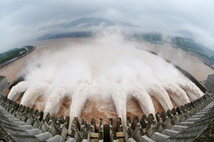 <a><img src="https://www.theepochtimes.com/assets/uploads/2015/09/103116247.jpg" alt="A picture shows this year's biggest release of water from the sluice for flood prevention at the Three Gorges Dam in Yichang, central China's Hubei province, on July 20, after relentless torrential rains hit Yangtze River areas. (AFP/AFP/Getty Images)" title="A picture shows this year's biggest release of water from the sluice for flood prevention at the Three Gorges Dam in Yichang, central China's Hubei province, on July 20, after relentless torrential rains hit Yangtze River areas. (AFP/AFP/Getty Images)" width="320" class="size-medium wp-image-1816341"/></a>