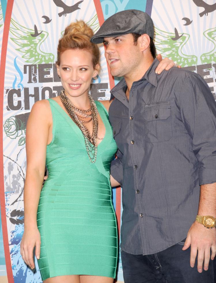 <a><img src="https://www.theepochtimes.com/assets/uploads/2015/09/103295879.jpg" alt="Hilary Duff and hockey player Mike Comrie pose in press room during the 2010 Teen Choice Awards at Gibson Amphitheatre on Aug. 8, 2010 in Universal City, California. The couple married on Saturday night at the San Ysidro Ranch in Santa Barbara. (Jason Merritt/Getty Images)" title="Hilary Duff and hockey player Mike Comrie pose in press room during the 2010 Teen Choice Awards at Gibson Amphitheatre on Aug. 8, 2010 in Universal City, California. The couple married on Saturday night at the San Ysidro Ranch in Santa Barbara. (Jason Merritt/Getty Images)" width="320" class="size-medium wp-image-1816124"/></a>