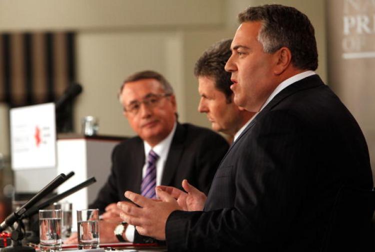 <a><img src="https://www.theepochtimes.com/assets/uploads/2015/09/103296033.jpg" alt="Shadow Treasurer Joe Hockey (R) speaks during his Election 2010 Treasury Debate against Federal Treasurer Wayne Swan (L) with debate moderator, Chris Uhlmann (C) at the National Press Club on August 9, 2010 in Canberra. (Andrew Taylor/Getty Images)" title="Shadow Treasurer Joe Hockey (R) speaks during his Election 2010 Treasury Debate against Federal Treasurer Wayne Swan (L) with debate moderator, Chris Uhlmann (C) at the National Press Club on August 9, 2010 in Canberra. (Andrew Taylor/Getty Images)" width="320" class="size-medium wp-image-1816403"/></a>