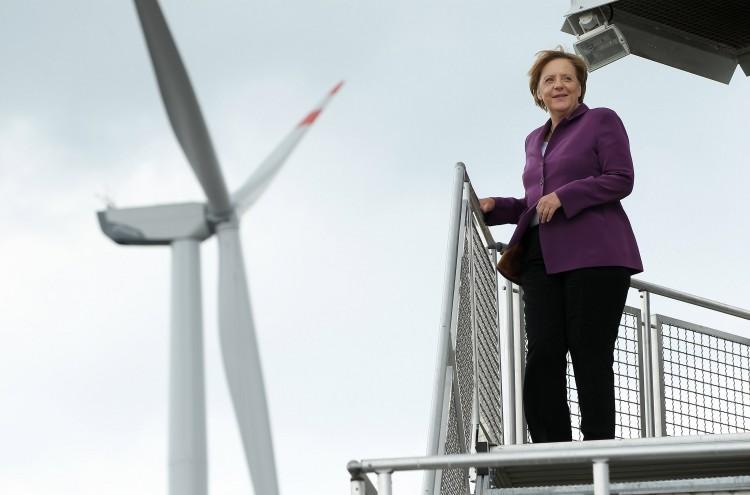 <a><img class="size-medium wp-image-1788041" title="Merkel Tours Energy Production Sites" src="https://www.theepochtimes.com/assets/uploads/2015/09/103428542.jpg" alt="" width="350" height="231"/></a>