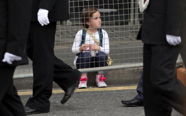 <a><img src="https://www.theepochtimes.com/assets/uploads/2015/09/103429266.jpg" alt="A girl watches through a security barrier men of the Protestant fraternal organisation Orange Order walking back to Londonderry after a service during the Apprentice Boys march in Londonderry, Northern Ireland on August 14, 2010. (Peter Muhly/AFP/Getty Images)" title="A girl watches through a security barrier men of the Protestant fraternal organisation Orange Order walking back to Londonderry after a service during the Apprentice Boys march in Londonderry, Northern Ireland on August 14, 2010. (Peter Muhly/AFP/Getty Images)" width="320" class="size-medium wp-image-1815868"/></a>