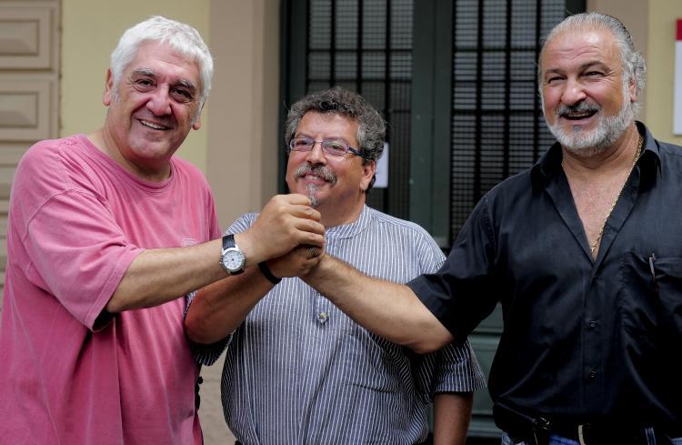 <a><img src="https://www.theepochtimes.com/assets/uploads/2015/09/103547870.jpg" alt="President of humanitarian group Barcelona Accio Solidaria Josep Carbonell (R), director Francesc Osan (C) and spokesman Josep Ramon Gimenez (L) celebrate in Barcelona on August 23, 2010 after receiving news that two of the organization's aid workers who have been held hostage by an Al Qaeda offshoot for almost nine months have been released in Mali. Albert Vilalta and Roque Pascual were freed after a ransom payment was made, according to unconfirmed media reports. (Josep Lago/AFP/Getty Images)" title="President of humanitarian group Barcelona Accio Solidaria Josep Carbonell (R), director Francesc Osan (C) and spokesman Josep Ramon Gimenez (L) celebrate in Barcelona on August 23, 2010 after receiving news that two of the organization's aid workers who have been held hostage by an Al Qaeda offshoot for almost nine months have been released in Mali. Albert Vilalta and Roque Pascual were freed after a ransom payment was made, according to unconfirmed media reports. (Josep Lago/AFP/Getty Images)" width="320" class="size-medium wp-image-1815785"/></a>