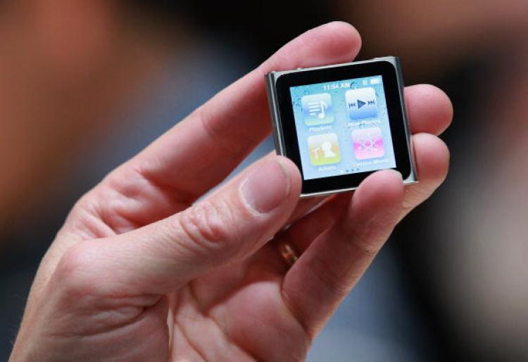 <a><img src="https://www.theepochtimes.com/assets/uploads/2015/09/103769900.jpg" alt="A new iPod Nano at an Apple Special Event at the Yerba Buena Center for the Arts September 1, 2010 in San Francisco, California.  (Justin Sullivan/Getty Images)" title="A new iPod Nano at an Apple Special Event at the Yerba Buena Center for the Arts September 1, 2010 in San Francisco, California.  (Justin Sullivan/Getty Images)" width="320" class="size-medium wp-image-1815202"/></a>