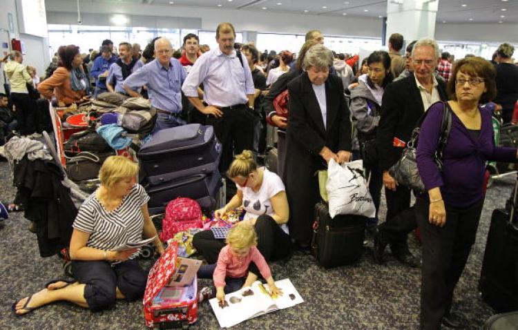 <a><img src="https://www.theepochtimes.com/assets/uploads/2015/09/104472991.jpg" alt="Passengers wait in line to check-in for their Virgin Blue flights at Melbourne Airport on Sept. 27, in Melbourne. (Scott Barbour/Getty Images)" title="Passengers wait in line to check-in for their Virgin Blue flights at Melbourne Airport on Sept. 27, in Melbourne. (Scott Barbour/Getty Images)" width="320" class="size-medium wp-image-1814273"/></a>