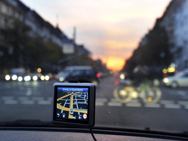 <a><img src="https://www.theepochtimes.com/assets/uploads/2015/09/105469321-gps.jpg" alt="Directions are shown on a GPS unit mounted in a car traveling along Kaiserdamm at dusk in Berlin." title="Directions are shown on a GPS unit mounted in a car traveling along Kaiserdamm at dusk in Berlin." width="320" class="size-medium wp-image-1812255"/></a>