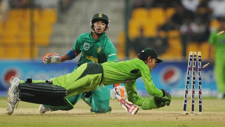 <a><img src="https://www.theepochtimes.com/assets/uploads/2015/09/106149451.jpg" alt="Pakistani wicket-keeper Zulqarnain Haider makes an unsucceful attempt to stump South African cricketer JP Duminy (back) during the the first Twenty20 match between Pakistan and South Africa at the Abu Dhabi Cricket Stadium in the Emirati capital on Octobe (Aamir Quresh/AFP/Getty Images)" title="Pakistani wicket-keeper Zulqarnain Haider makes an unsucceful attempt to stump South African cricketer JP Duminy (back) during the the first Twenty20 match between Pakistan and South Africa at the Abu Dhabi Cricket Stadium in the Emirati capital on Octobe (Aamir Quresh/AFP/Getty Images)" width="320" class="size-medium wp-image-1812139"/></a>