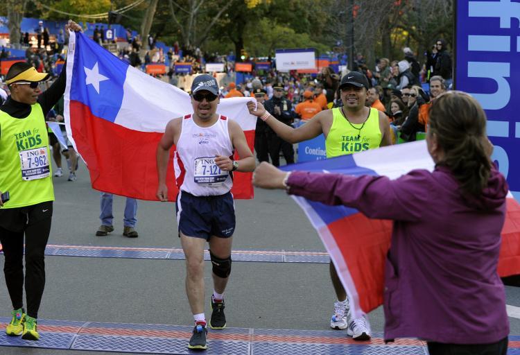 <a><img src="https://www.theepochtimes.com/assets/uploads/2015/09/106616213.jpg" alt="Edison Pena crosses the finish line of the New York City Marathon in New York on November 7. (Clary/AFP/Getty Images)" title="Edison Pena crosses the finish line of the New York City Marathon in New York on November 7. (Clary/AFP/Getty Images)" width="320" class="size-medium wp-image-1812454"/></a>