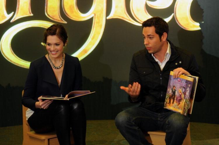<a><img src="https://www.theepochtimes.com/assets/uploads/2015/09/106974201.jpg" alt="Mandy Moore and Zach Levi read to children to promote their new movie 'Tangled' at the Disney Store on Nov. 19, in New York City.  (Bryan Bedder/Getty Images)" title="Mandy Moore and Zach Levi read to children to promote their new movie 'Tangled' at the Disney Store on Nov. 19, in New York City.  (Bryan Bedder/Getty Images)" width="320" class="size-medium wp-image-1811564"/></a>