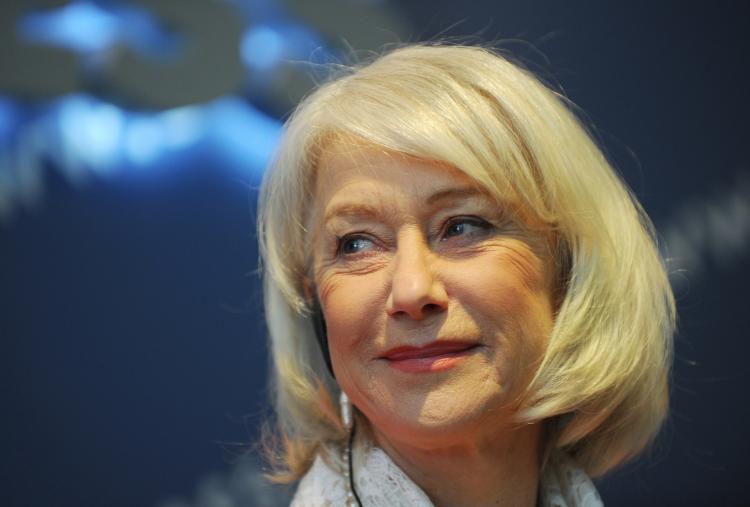 <a><img src="https://www.theepochtimes.com/assets/uploads/2015/09/107190480.jpg" alt="Helen Mirren poses on Nov. 29 during a press conference in Moscow for Russian director Andrei Konchalovsky's latest film 'The Last Station', a new biopic on Leo Tolstoy's dramatic flight from his estate in the dreary autumn days in 1910. (Natalia Kolesnikova/AFP/Getty Images)" title="Helen Mirren poses on Nov. 29 during a press conference in Moscow for Russian director Andrei Konchalovsky's latest film 'The Last Station', a new biopic on Leo Tolstoy's dramatic flight from his estate in the dreary autumn days in 1910. (Natalia Kolesnikova/AFP/Getty Images)" width="320" class="size-medium wp-image-1811317"/></a>