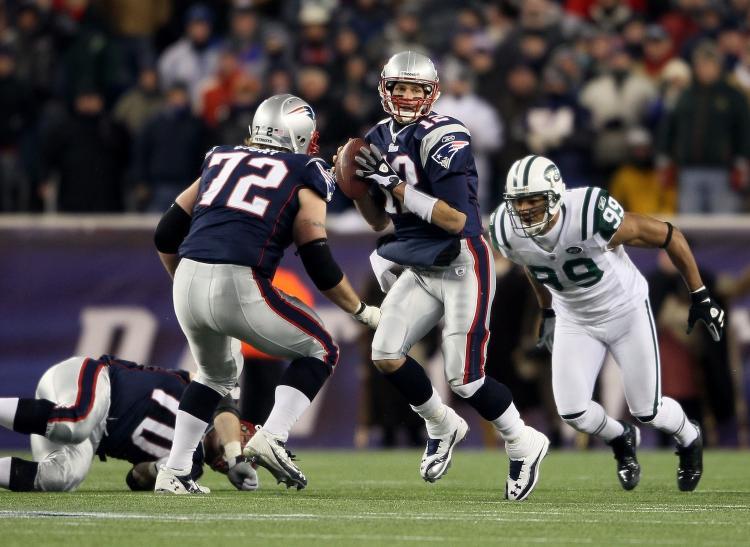 <a><img src="https://www.theepochtimes.com/assets/uploads/2015/09/107376749.jpg" alt="Tom Brady of the New England Patriots looks to pass against the New York Jets at Gillette Stadium on Dec. 6, 2010 in Foxboro, Massachusetts." title="Tom Brady of the New England Patriots looks to pass against the New York Jets at Gillette Stadium on Dec. 6, 2010 in Foxboro, Massachusetts." width="320" class="size-medium wp-image-1809719"/></a>
