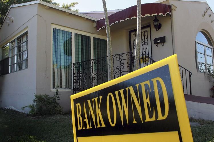 <a><img class="size-large wp-image-1784092" title="A bank owned sign is seen in front of a foreclosed home on December 7, 2010. (Joe Raedle/Getty Images)" src="https://www.theepochtimes.com/assets/uploads/2015/09/107377254.jpg" alt="A bank owned sign is seen in front of a foreclosed home on December 7, 2010. (Joe Raedle/Getty Images)" width="590" height="393"/></a>