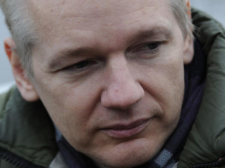 <a><img src="https://www.theepochtimes.com/assets/uploads/2015/09/107676353.jpg" alt="Julian Assange, WikiLeaks founder, speaks with journalists at Diss train station in Norfolk on Dec. 18. (Carl Court/AFP/Getty Images)" title="Julian Assange, WikiLeaks founder, speaks with journalists at Diss train station in Norfolk on Dec. 18. (Carl Court/AFP/Getty Images)" width="320" class="size-medium wp-image-1810662"/></a>