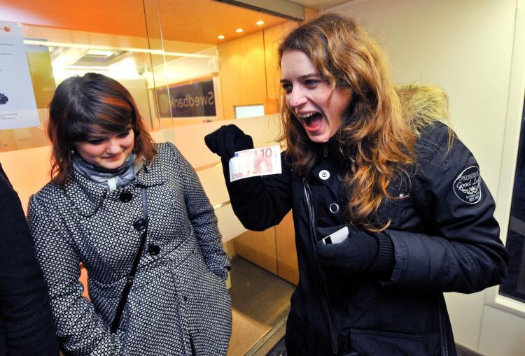 <a><img src="https://www.theepochtimes.com/assets/uploads/2015/09/107853045-COLOR.jpg" alt="HAPPIER TIMES: A Estonian woman receives her first euro note from the ATM on Jan. 1, in Tallinn, Estonia.  (Raigo Pajula/Getty Images)" title="HAPPIER TIMES: A Estonian woman receives her first euro note from the ATM on Jan. 1, in Tallinn, Estonia.  (Raigo Pajula/Getty Images)" width="320" class="size-medium wp-image-1810019"/></a>