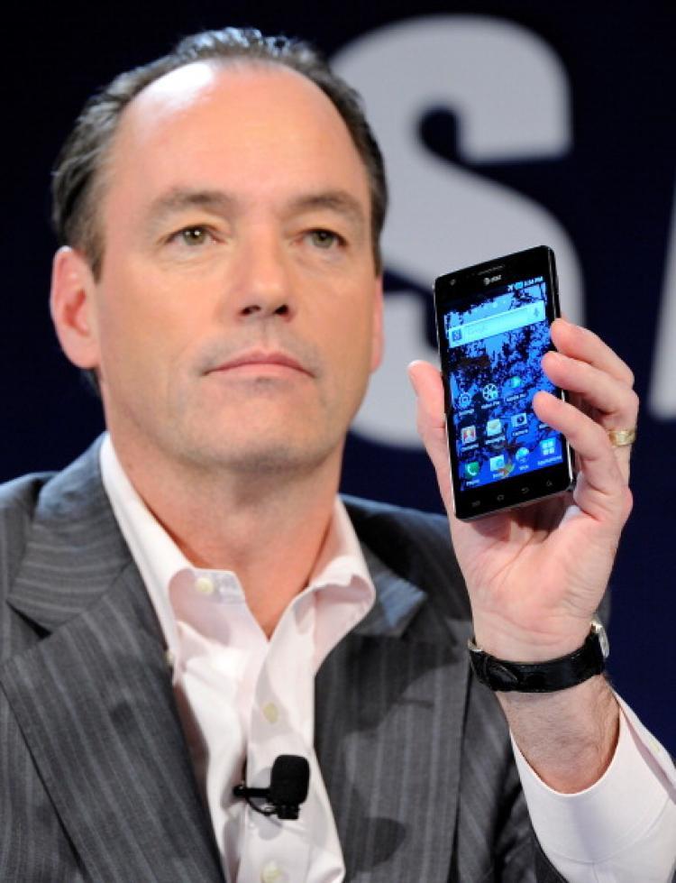<a><img src="https://www.theepochtimes.com/assets/uploads/2015/09/107898106.jpg" alt="Smartphone Apps: Samsung's President of Consumer Business Division Tim Baxter displays the Samsung Infuse 4G Android smartphone. The Android platform, since its debut, has stirred up a new wave of smartphone applications. (Ethan Miller/Getty Images)" title="Smartphone Apps: Samsung's President of Consumer Business Division Tim Baxter displays the Samsung Infuse 4G Android smartphone. The Android platform, since its debut, has stirred up a new wave of smartphone applications. (Ethan Miller/Getty Images)" width="320" class="size-medium wp-image-1809124"/></a>