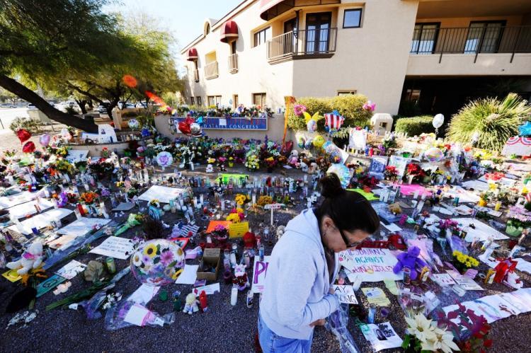 <a><img src="https://www.theepochtimes.com/assets/uploads/2015/09/108007978.jpg" alt="Barb Tuttle is overcome with emotion at a makeshift memorial outside the office of Rep. Gabrielle Giffords (D-AZ) on January 12, 2011 in Tucson, Arizona. (Kevork Djansezian/Getty Images)" title="Barb Tuttle is overcome with emotion at a makeshift memorial outside the office of Rep. Gabrielle Giffords (D-AZ) on January 12, 2011 in Tucson, Arizona. (Kevork Djansezian/Getty Images)" width="320" class="size-medium wp-image-1809765"/></a>