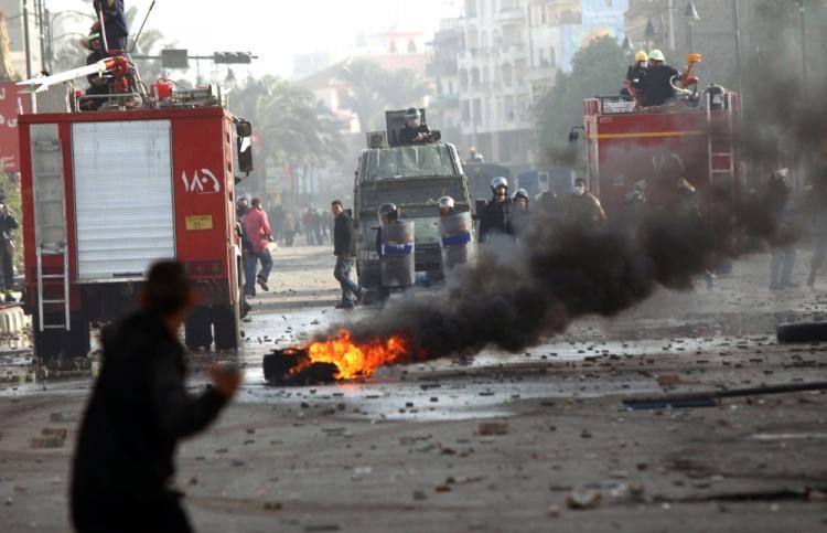 <a><img class="size-medium wp-image-1809106" title="A burning tire and rocks litter the streets as Egyptians protesters clash with anti-riot police on the streets of Suez, northern Egypt, on January 27 2011, demanding the ouster of President Hosni Mubarak. (Khaled Desouki/AFP/Getty Images)" src="https://www.theepochtimes.com/assets/uploads/2015/09/108432855.jpg" alt="A burning tire and rocks litter the streets as Egyptians protesters clash with anti-riot police on the streets of Suez, northern Egypt, on January 27 2011, demanding the ouster of President Hosni Mubarak. (Khaled Desouki/AFP/Getty Images)" width="320"/></a>