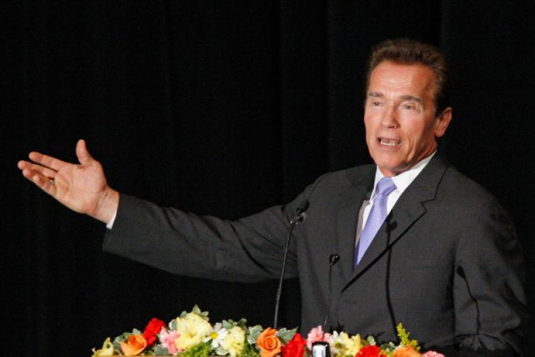 <a><img src="https://www.theepochtimes.com/assets/uploads/2015/09/108718163.jpg" alt="Former California governor Arnold Schwarzenegger gives a euology during the funeral service for the first television fitness guru, Jack LaLanne, on February 1, 2011 in Los Angeles, California.  (David McNew/Getty Images)" title="Former California governor Arnold Schwarzenegger gives a euology during the funeral service for the first television fitness guru, Jack LaLanne, on February 1, 2011 in Los Angeles, California.  (David McNew/Getty Images)" width="320" class="size-medium wp-image-1808463"/></a>