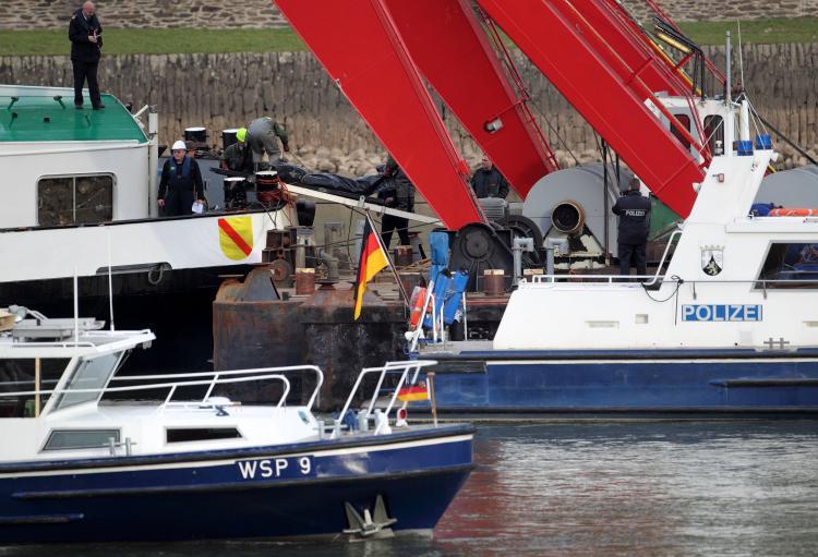 <a><img src="https://www.theepochtimes.com/assets/uploads/2015/09/109046540.jpg" alt="Rescuers carry a body they have found inside a tanker on Feb. 13 near Sankt Goarshausen after searching the ship that carried nearly 2,400 tonnes of sulphuric acid that capsized on the Rhine river last month. (Thomas Frey/AFP/Getty Images)" title="Rescuers carry a body they have found inside a tanker on Feb. 13 near Sankt Goarshausen after searching the ship that carried nearly 2,400 tonnes of sulphuric acid that capsized on the Rhine river last month. (Thomas Frey/AFP/Getty Images)" width="320" class="size-medium wp-image-1808351"/></a>