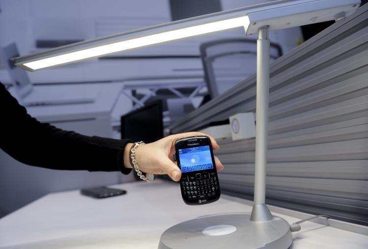<a><img src="https://www.theepochtimes.com/assets/uploads/2015/09/109250792.jpg" alt="CHARGE: A wireless lamp charger by Powermat is displayed at the 3GSM World congress on Feb. 17 in Barcelona. (Josep Lago/AFP/Getty Images)" title="CHARGE: A wireless lamp charger by Powermat is displayed at the 3GSM World congress on Feb. 17 in Barcelona. (Josep Lago/AFP/Getty Images)" width="320" class="size-medium wp-image-1806524"/></a>
