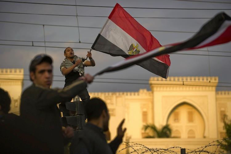 <a><img class="size-large wp-image-1784450" title="An Egyptian anti-goverment protester wav" src="https://www.theepochtimes.com/assets/uploads/2015/09/109687820.jpg" alt="Egyptian waves his national flag " width="590" height="392"/></a>
