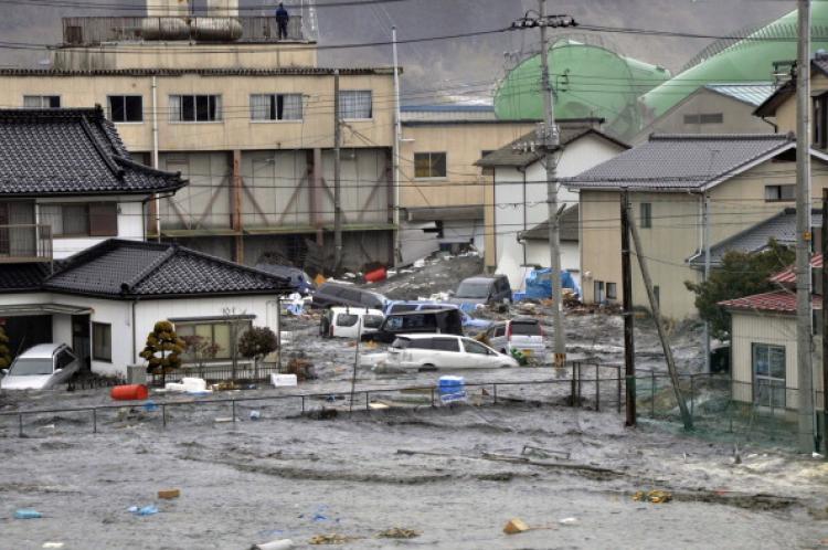 <a><img src="https://www.theepochtimes.com/assets/uploads/2015/09/109950155.jpg" alt="A tsunami smashes vehicles and houses at Kesennuma city in Miyagi prefecture, northern Japan on March 11, 2011. (STR/AFP/Getty Images)" title="A tsunami smashes vehicles and houses at Kesennuma city in Miyagi prefecture, northern Japan on March 11, 2011. (STR/AFP/Getty Images)" width="320" class="size-medium wp-image-1806903"/></a>