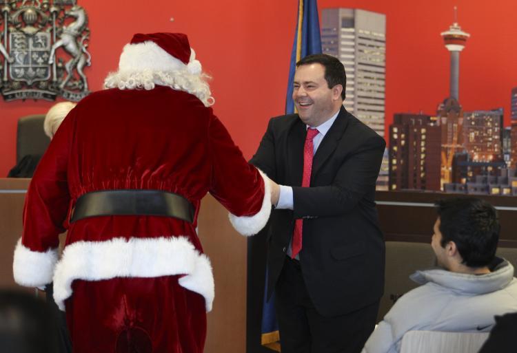 <a><img src="https://www.theepochtimes.com/assets/uploads/2015/09/10L05_Kenney2.jpg" alt="Citizenship and Immigration Minister Jason Kenney pulled Santa into the sovereignty issue during a special citizenship ceremony in Calgary on Wednesday. (Courtesy of Citizenship and Immigration Canada)" title="Citizenship and Immigration Minister Jason Kenney pulled Santa into the sovereignty issue during a special citizenship ceremony in Calgary on Wednesday. (Courtesy of Citizenship and Immigration Canada)" width="320" class="size-medium wp-image-1810601"/></a>
