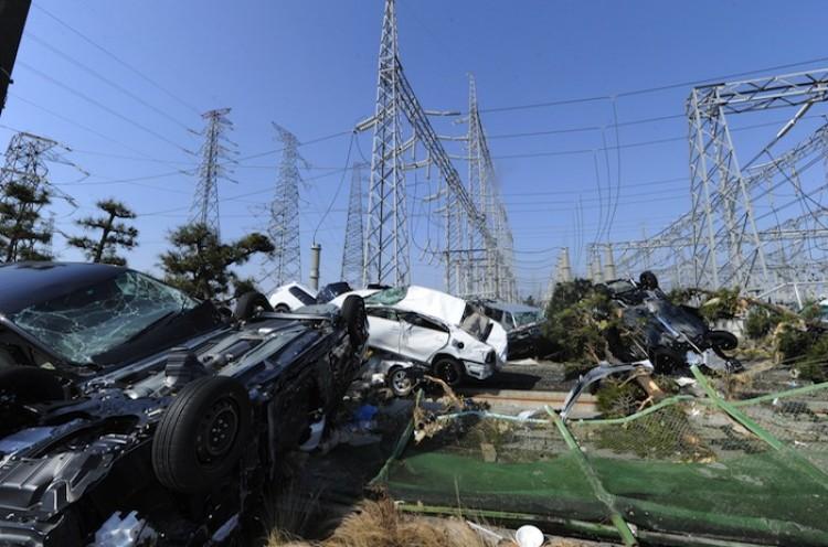 <a><img src="https://www.theepochtimes.com/assets/uploads/2015/09/110037142.jpg" alt="CRIPPLED: Cars smashed by the tsunami sit piled together next to a power grid to the east of Sendai, Japan on March 13, two days after the massive magnitude 9.0 earthquake and tsunami hit the region and crippled the nation's power supply.  (Mike Clarke/Getty Images)" title="CRIPPLED: Cars smashed by the tsunami sit piled together next to a power grid to the east of Sendai, Japan on March 13, two days after the massive magnitude 9.0 earthquake and tsunami hit the region and crippled the nation's power supply.  (Mike Clarke/Getty Images)" width="320" class="size-medium wp-image-1801860"/></a>