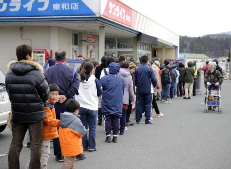 <a><img src="https://www.theepochtimes.com/assets/uploads/2015/09/110110626.jpg" alt="Customers queue up outside a supermarket to buy food, in the city of Hanamaki in Iwate prefecture on March 15, as the country struggles to cope following the March 11 earthquake and tsunami disasters. (Toshifumi Kitamura/AFP/Getty Images)" title="Customers queue up outside a supermarket to buy food, in the city of Hanamaki in Iwate prefecture on March 15, as the country struggles to cope following the March 11 earthquake and tsunami disasters. (Toshifumi Kitamura/AFP/Getty Images)" width="320" class="size-medium wp-image-1806762"/></a>