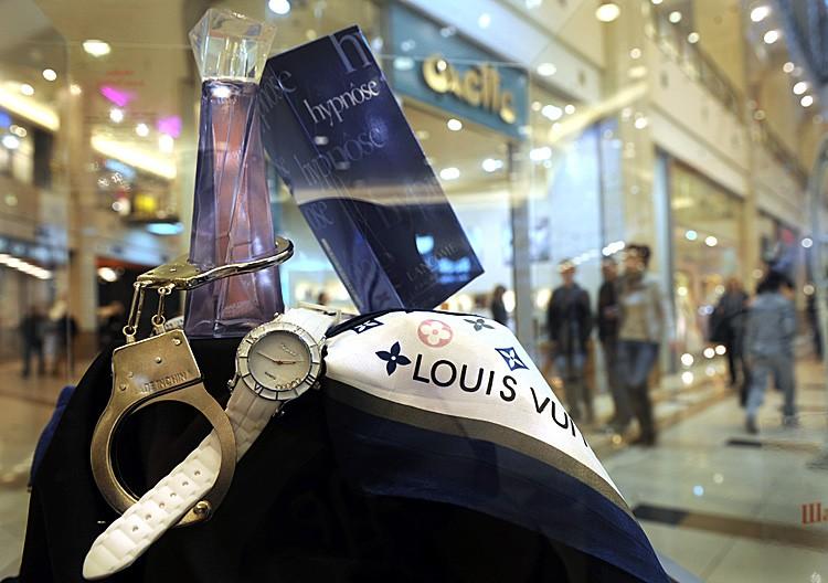 <a><img src="https://www.theepochtimes.com/assets/uploads/2015/09/110171079_LouisVuitton.jpg" alt="LANDMARK CASE: A counterfeit Louis Vuitton scarf, Lancome perfume, and Chopard wristwatch are displayed at an exhibition of counterfeit goods of famous trademarks in the Bulgarian capital Sofia on March 16. (NIKOLAY DOYCHINOV/AFP/Getty Images)" title="LANDMARK CASE: A counterfeit Louis Vuitton scarf, Lancome perfume, and Chopard wristwatch are displayed at an exhibition of counterfeit goods of famous trademarks in the Bulgarian capital Sofia on March 16. (NIKOLAY DOYCHINOV/AFP/Getty Images)" width="575" class="size-medium wp-image-1801193"/></a>