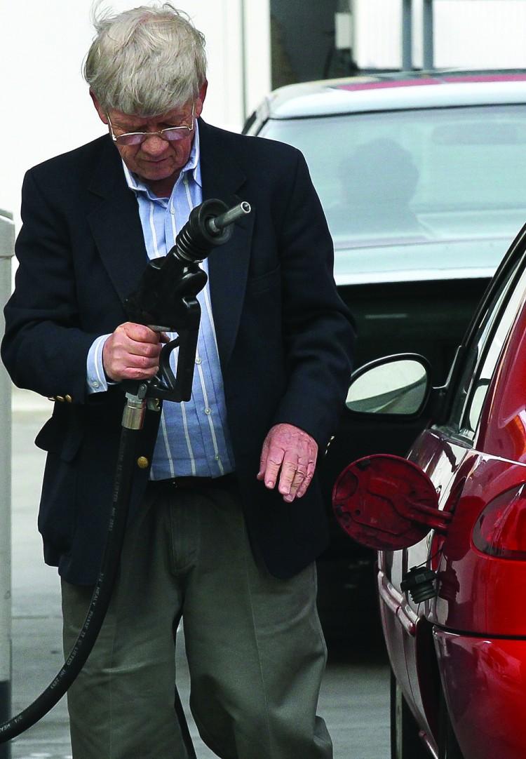 <a><img src="https://www.theepochtimes.com/assets/uploads/2015/09/110191459.jpg" alt="A customer prepares to pump gas into his car at a Shell gas station on March 16. A Statistics Canada report shows consumer prices increased 3.3 percent in the last year, mainly due to skyrocketing gas prices. (Justin Sullivan/Getty Images)" title="A customer prepares to pump gas into his car at a Shell gas station on March 16. A Statistics Canada report shows consumer prices increased 3.3 percent in the last year, mainly due to skyrocketing gas prices. (Justin Sullivan/Getty Images)" width="275" class="size-medium wp-image-1803485"/></a>