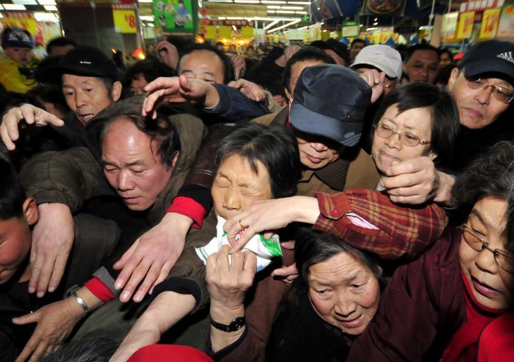 <a><img src="https://www.theepochtimes.com/assets/uploads/2015/09/110398891.jpg" alt="Chinese shoppers crowd a shop in an effort to buy salt in Lanzhou, northwest China's Gansu province on March 17. Chinese retailers reported panic buying of salt, partly because shoppers believe it could help ward off the effects of potential radioactivity from Japan's crippled nuclear power plant.   (STR/Getty Images)" title="Chinese shoppers crowd a shop in an effort to buy salt in Lanzhou, northwest China's Gansu province on March 17. Chinese retailers reported panic buying of salt, partly because shoppers believe it could help ward off the effects of potential radioactivity from Japan's crippled nuclear power plant.   (STR/Getty Images)" width="320" class="size-medium wp-image-1806596"/></a>