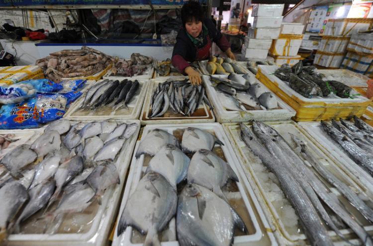 <a><img src="https://www.theepochtimes.com/assets/uploads/2015/09/1104170128002320.jpg" alt="A fish stall in Hefei City. Overuse of antibiotics and fertilizer among farmers is common in China.  (STR/Getty Images)" title="A fish stall in Hefei City. Overuse of antibiotics and fertilizer among farmers is common in China.  (STR/Getty Images)" width="320" class="size-medium wp-image-1804960"/></a>