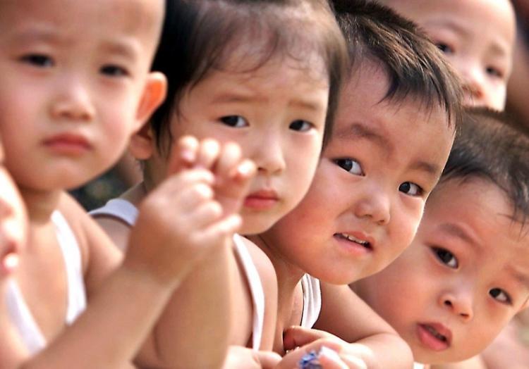 <a><img src="https://www.theepochtimes.com/assets/uploads/2015/09/1105011257281667.jpg" alt="China's latest census results show an aging population and declined proportion of newborns. (Getty Images)" title="China's latest census results show an aging population and declined proportion of newborns. (Getty Images)" width="320" class="size-medium wp-image-1804587"/></a>