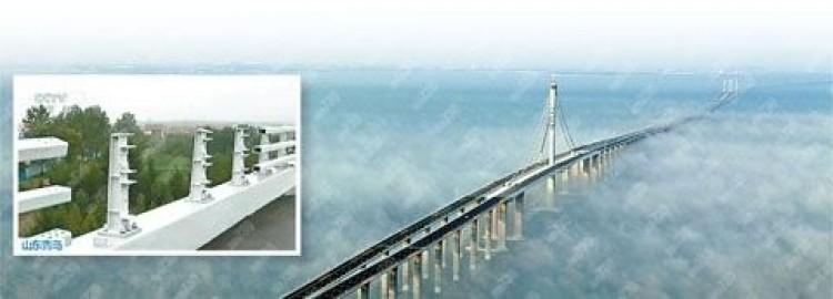 <a><img src="https://www.theepochtimes.com/assets/uploads/2015/09/1107042013061667.jpg" alt="The world's longest sea bridge opened recently in China, missing some railings and suffering a number of loose bolts. (From a Chinese website)" title="The world's longest sea bridge opened recently in China, missing some railings and suffering a number of loose bolts. (From a Chinese website)" width="575" class="size-medium wp-image-1801370"/></a>
