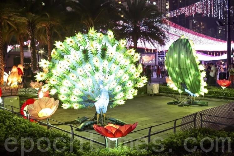 <a><img class="size-medium wp-image-1797748" title="Peacock lanterns at Victoria Park in Hong Kong for the Mid-Autumn lantern carnival. (Yu Gang/The Epoch Times)" src="https://www.theepochtimes.com/assets/uploads/2015/09/1109101250451366Peacock.jpg" alt="Peacock lanterns at Victoria Park in Hong Kong for the Mid-Autumn lantern carnival. (Yu Gang/The Epoch Times)" width="200"/></a>