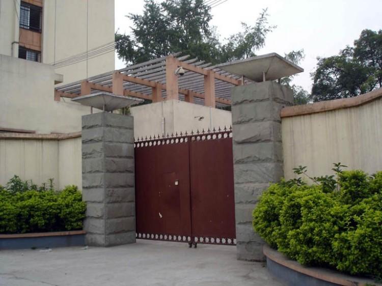 <a><img src="https://www.theepochtimes.com/assets/uploads/2015/09/1110100245012431.jpg" alt="Caption: Entrance to the Chengdu City Legal Education Center; there is no identifying sign, and the gate is often locked. (Minghui.org)" title="Caption: Entrance to the Chengdu City Legal Education Center; there is no identifying sign, and the gate is often locked. (Minghui.org)" width="250" class="size-medium wp-image-1796406"/></a>