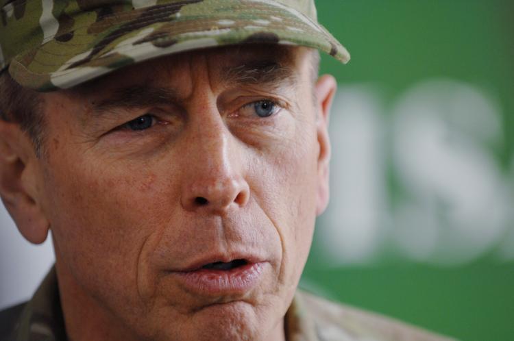<a><img src="https://www.theepochtimes.com/assets/uploads/2015/09/111925758.jpg" alt="Gen. David Petraeus, commander of the International Security Assistance Force and commander of U.S. Forces Afghanistan, U.S. Army, speaks with members of the media following a farewell ceremony for ambassador Mark Sedwill, NATO's senior civilian representative on April 9, 2010 in Kabul, Afghanistan. (U.S. Navy Chief Petty Officer Joshua Treadwell/U.S. Navy via Getty Images)" title="Gen. David Petraeus, commander of the International Security Assistance Force and commander of U.S. Forces Afghanistan, U.S. Army, speaks with members of the media following a farewell ceremony for ambassador Mark Sedwill, NATO's senior civilian representative on April 9, 2010 in Kabul, Afghanistan. (U.S. Navy Chief Petty Officer Joshua Treadwell/U.S. Navy via Getty Images)" width="320" class="size-medium wp-image-1804835"/></a>