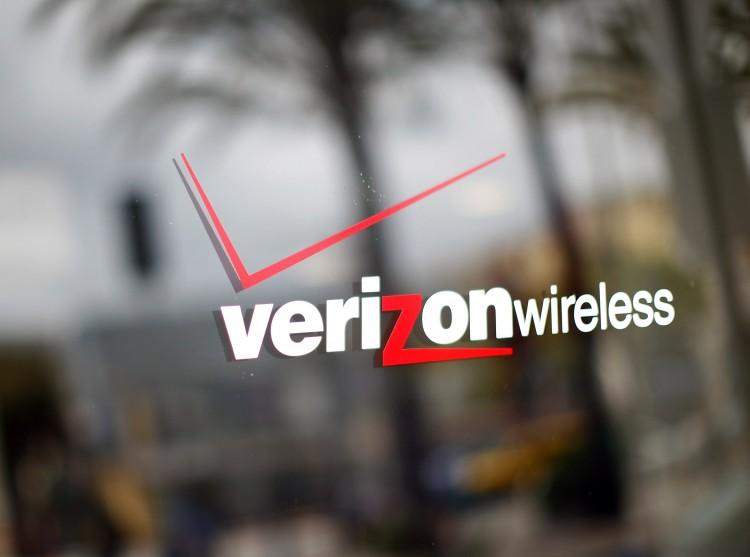 <a><img src="https://www.theepochtimes.com/assets/uploads/2015/09/112778419.jpg" alt="A Verizon store is seen April 21, in Los Angeles, California. Verizon Wireless is ending its unlimited data service offers starting on July 7.   (Eric Thayer/Getty Images)" title="A Verizon store is seen April 21, in Los Angeles, California. Verizon Wireless is ending its unlimited data service offers starting on July 7.   (Eric Thayer/Getty Images)" width="320" class="size-medium wp-image-1801241"/></a>