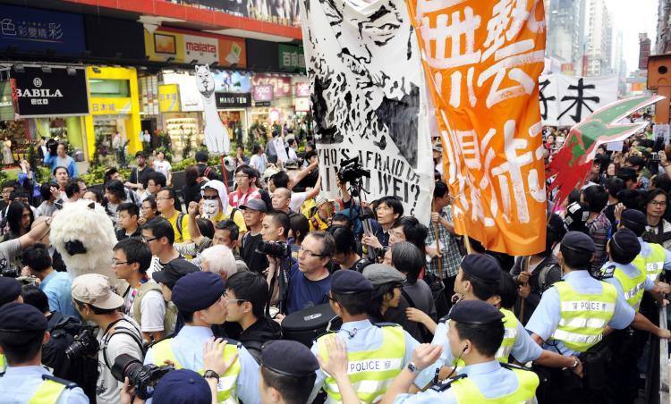 <a><img src="https://www.theepochtimes.com/assets/uploads/2015/09/113050529.jpg" alt="Artists protest during a march to demand the release of detained prominent Chinese artist Ai Weiwei in Hong Kong on April 23. Armed with banners, posters, masks and various musical instruments, over 1,000 protesters walked across the city's downtown district of Tsim Sha Tsui. Ai Weiwei remains missing after being intercepted by government officials in Beijing on April 3.  (Laurent Fievet/Getty Images)" title="Artists protest during a march to demand the release of detained prominent Chinese artist Ai Weiwei in Hong Kong on April 23. Armed with banners, posters, masks and various musical instruments, over 1,000 protesters walked across the city's downtown district of Tsim Sha Tsui. Ai Weiwei remains missing after being intercepted by government officials in Beijing on April 3.  (Laurent Fievet/Getty Images)" width="575" class="size-medium wp-image-1804950"/></a>
