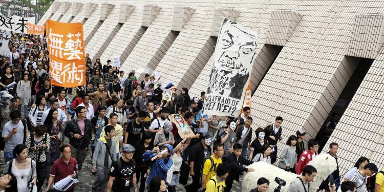 <a><img src="https://www.theepochtimes.com/assets/uploads/2015/09/113050536.jpg" alt="Artists protest during a march to demand the release of detained prominent Chinese artist Ai Weiwei in Hong Kong on April 23. (Laurent Fievet/Getty Images)" title="Artists protest during a march to demand the release of detained prominent Chinese artist Ai Weiwei in Hong Kong on April 23. (Laurent Fievet/Getty Images)" width="575" class="size-medium wp-image-1804956"/></a>
