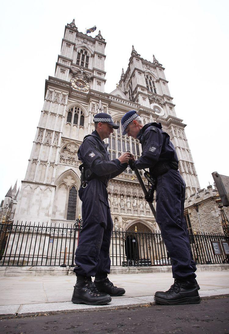 <a><img src="https://www.theepochtimes.com/assets/uploads/2015/09/113174694.jpg" alt="Police check a scaffolding bar outside Westminster Abbey on April 26 in London. With only two full days to go before the royal wedding security checks and last-minute preparations are continuing around Westminster Abbey, Buckingham Palace, and on the route the couple will take. (Peter Macdiarmid/Getty Images)" title="Police check a scaffolding bar outside Westminster Abbey on April 26 in London. With only two full days to go before the royal wedding security checks and last-minute preparations are continuing around Westminster Abbey, Buckingham Palace, and on the route the couple will take. (Peter Macdiarmid/Getty Images)" width="320" class="size-medium wp-image-1804897"/></a>