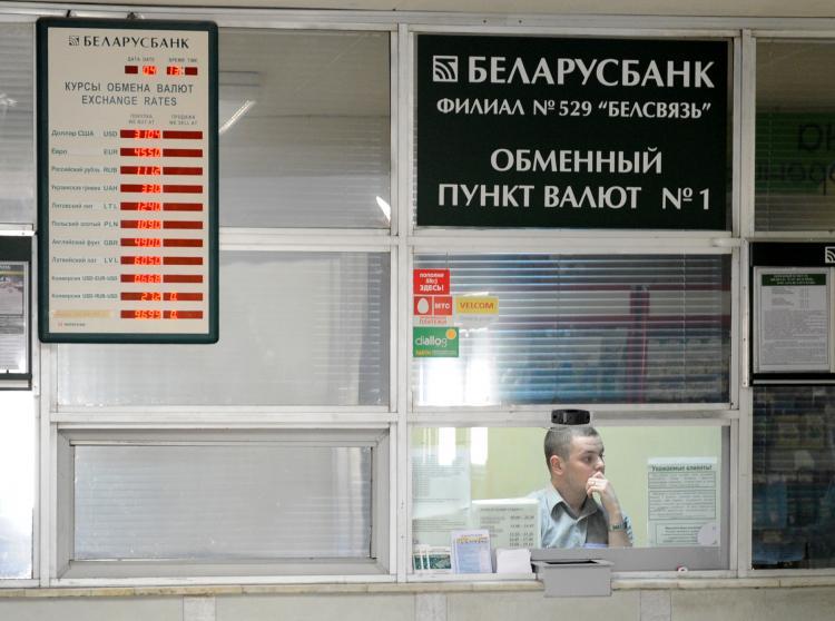 <a><img src="https://www.theepochtimes.com/assets/uploads/2015/09/113206411-banker.jpg" alt="A bank worker sits inside an exchange office in Minsk, on April 27, 2011. Belarus has struggled through a deepening fiscal crisis which began last year when Russia raised the price it charges for energy.  (Viktor Drachew/Getty Images)" title="A bank worker sits inside an exchange office in Minsk, on April 27, 2011. Belarus has struggled through a deepening fiscal crisis which began last year when Russia raised the price it charges for energy.  (Viktor Drachew/Getty Images)" width="320" class="size-medium wp-image-1804850"/></a>