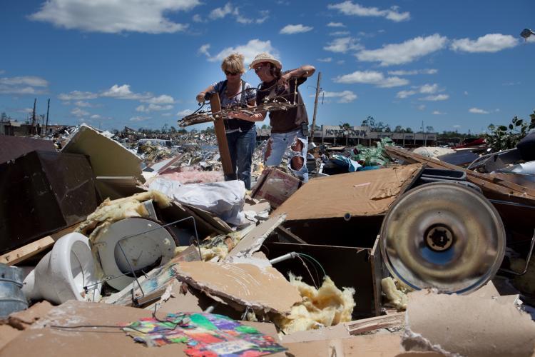<a><img src="https://www.theepochtimes.com/assets/uploads/2015/09/113254122-torn.jpg" alt="In the aftermath of Wednesday night's storms, Deron Hallman and salon owner Karen Barr (R) try to salvage items from the leveled Hair Shack on April 28, 2011 in Tuscaloosa, Alabama. The tornado-torn state now has 204 confirmed deaths.  (Jessica McGowan/Getty Images)" title="In the aftermath of Wednesday night's storms, Deron Hallman and salon owner Karen Barr (R) try to salvage items from the leveled Hair Shack on April 28, 2011 in Tuscaloosa, Alabama. The tornado-torn state now has 204 confirmed deaths.  (Jessica McGowan/Getty Images)" width="320" class="size-medium wp-image-1780200"/></a>
