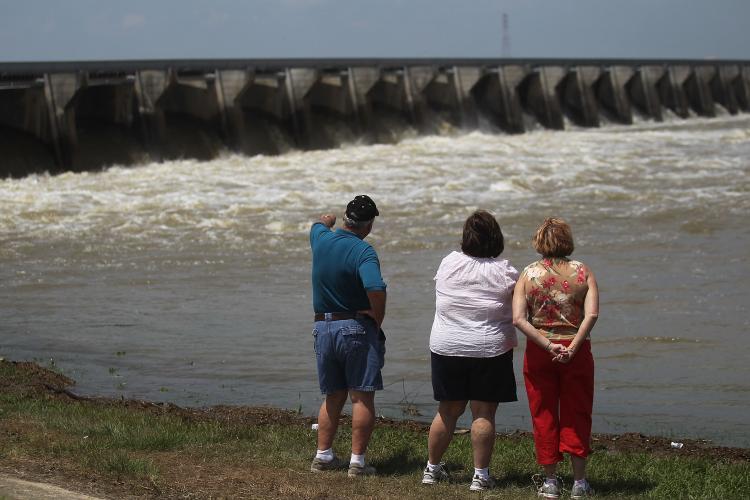 <a><img src="https://www.theepochtimes.com/assets/uploads/2015/09/113882827.jpg" alt="People look on as water from the rising Mississippi River is released through the Bonnet Carre Spillway May 9 in Norco, Louisiana. (Mario Tama/Getty Images)" title="People look on as water from the rising Mississippi River is released through the Bonnet Carre Spillway May 9 in Norco, Louisiana. (Mario Tama/Getty Images)" width="320" class="size-medium wp-image-1804066"/></a>