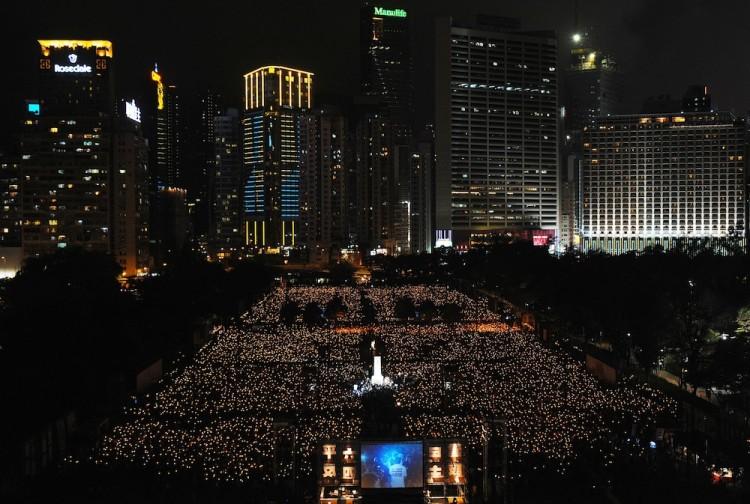 <a><img src="https://www.theepochtimes.com/assets/uploads/2015/09/115213146.jpg" alt="Pro-democracy groups hope to draw 150,000 people to the annual candlelight vigil in Hong Kong's Victoria Park, the only commemoration on Chinese soil, to remember the 22nd anniversary of the bloody 1989 Tiananmen Massacre crackdown.  (Mike Clarke/Getty Images)" title="Pro-democracy groups hope to draw 150,000 people to the annual candlelight vigil in Hong Kong's Victoria Park, the only commemoration on Chinese soil, to remember the 22nd anniversary of the bloody 1989 Tiananmen Massacre crackdown.  (Mike Clarke/Getty Images)" width="575" class="size-medium wp-image-1803142"/></a>
