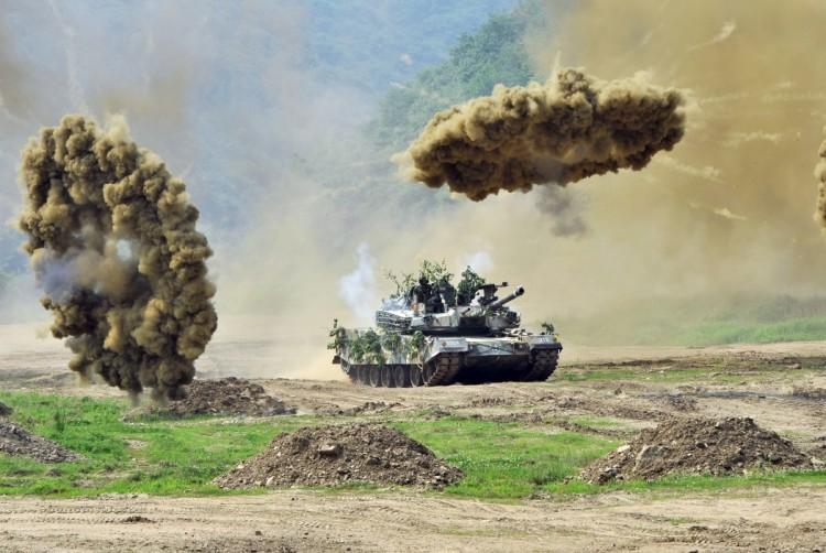 <a><img src="https://www.theepochtimes.com/assets/uploads/2015/09/115561395II.jpg" alt="A South Korea's K1 tank fires smoke shells during a joint military drill between South Korea and the US in Paju near the inter-Korean border on June 8, 2011 aimed at deterring North Korea's military threat. (Jung Yeon-Je/AFP/Getty Images)" title="A South Korea's K1 tank fires smoke shells during a joint military drill between South Korea and the US in Paju near the inter-Korean border on June 8, 2011 aimed at deterring North Korea's military threat. (Jung Yeon-Je/AFP/Getty Images)" width="575" class="size-medium wp-image-1803030"/></a>