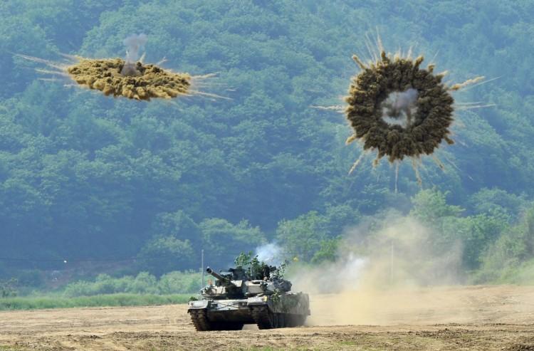 <a><img src="https://www.theepochtimes.com/assets/uploads/2015/09/115570634.jpg" alt="A South Korea's K1 tank fires smoke shells during a joint military drill between South Korea and the US in Paju near the inter-Korean border on June 8, 2011 (Jung Yeon-Je/AFP/Getty Images)" title="A South Korea's K1 tank fires smoke shells during a joint military drill between South Korea and the US in Paju near the inter-Korean border on June 8, 2011 (Jung Yeon-Je/AFP/Getty Images)" width="575" class="size-medium wp-image-1803034"/></a>