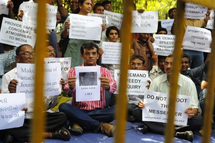 <a><img src="https://www.theepochtimes.com/assets/uploads/2015/09/116027936.jpg" alt="Gujarat based journalists from the print and electronic media fraternity stage a silent protest in memory of slain Mumbai based reporter, Jyotirmov Dey outside the Gandhi Ashram in Ahmedabad on June 14,  (Sam Panthaky/AFP/Getty Images)" title="Gujarat based journalists from the print and electronic media fraternity stage a silent protest in memory of slain Mumbai based reporter, Jyotirmov Dey outside the Gandhi Ashram in Ahmedabad on June 14,  (Sam Panthaky/AFP/Getty Images)" width="320" class="size-medium wp-image-1802649"/></a>